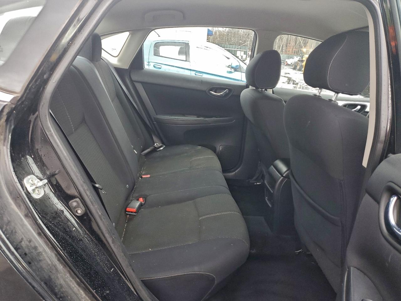 Nissan Sentra S Image 8