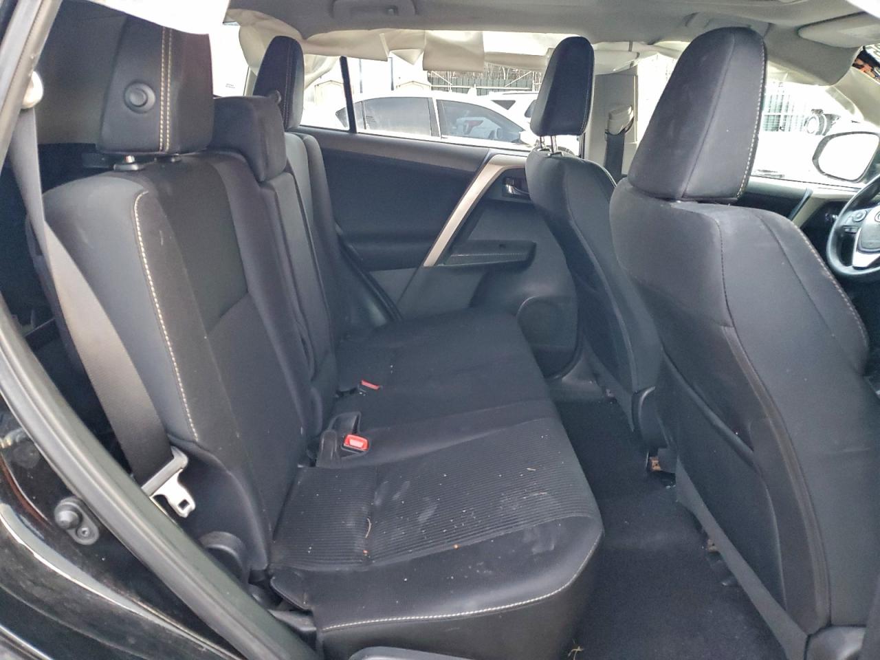 Toyota RAV4 Xle Image 8