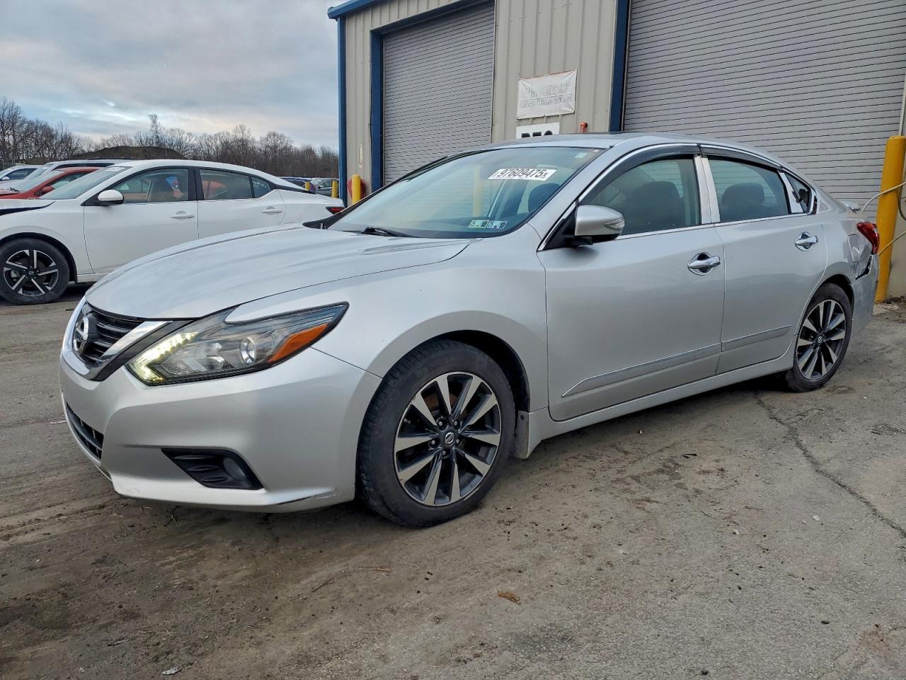 Nissan Altima 2.5 Image 1