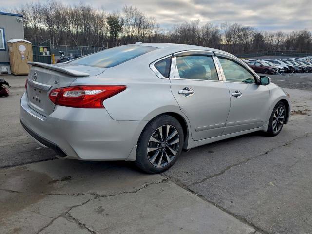 Nissan Altima 2.5 Image 6