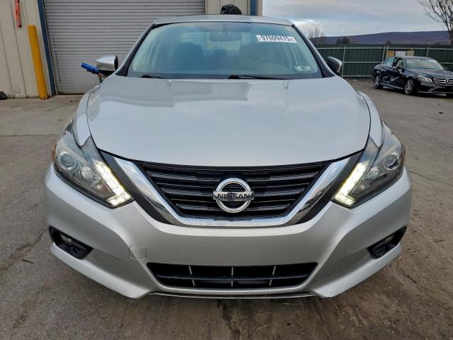 Nissan Altima 2.5 Image 9