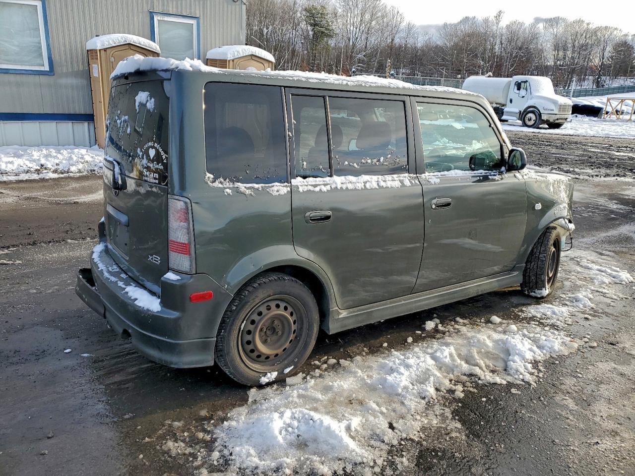Toyota Scion Xb Image 3