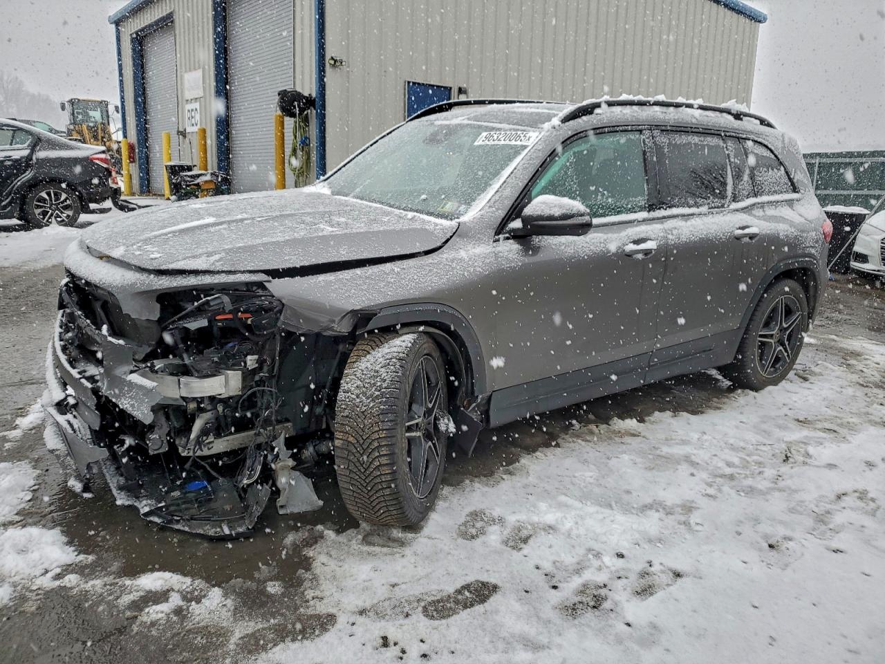 Mercedes-Benz GLB 250 4matic Image 1