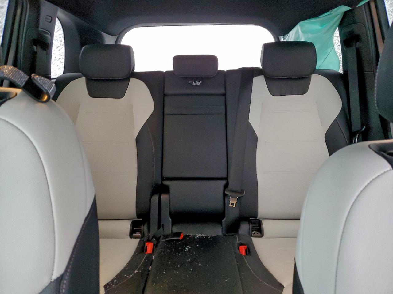 Mercedes-Benz GLB 250 4matic Image 4