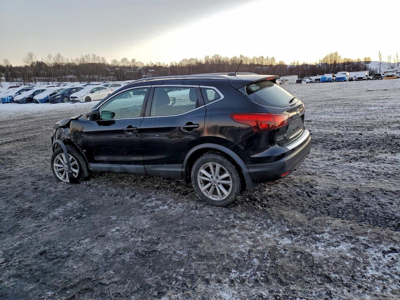 Nissan Rogue S Image 2