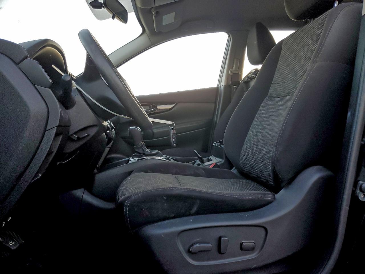 Nissan Rogue S Image 5