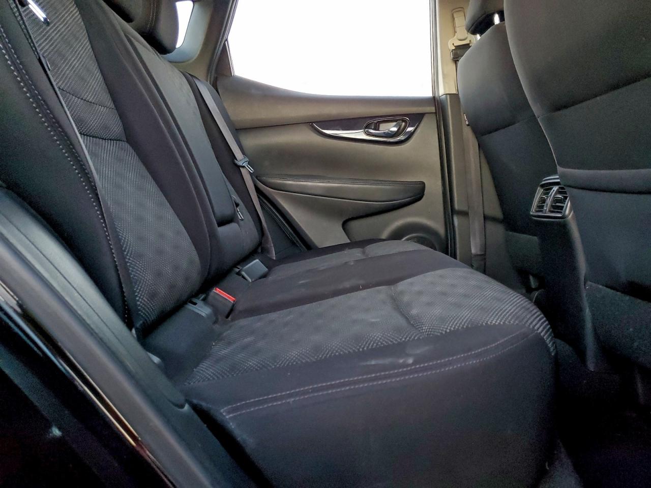 Nissan Rogue S Image 12