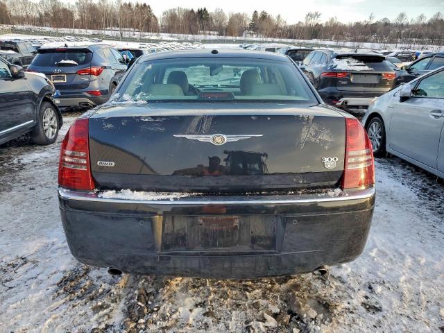 Chrysler 300 Image 11