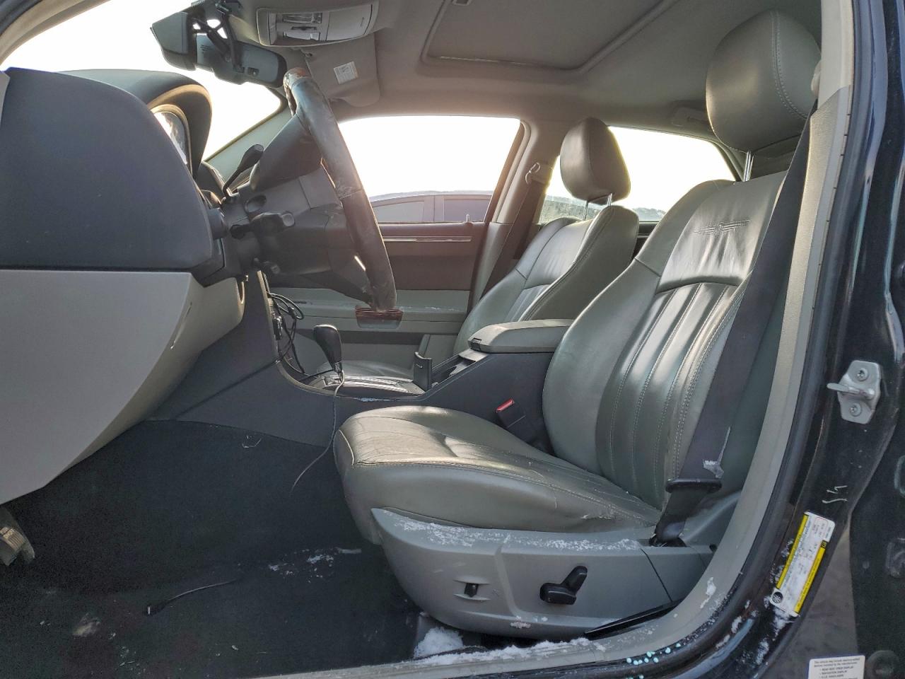 Chrysler 300 Image 12