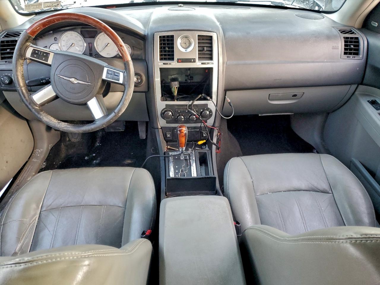 Chrysler 300 Image 4