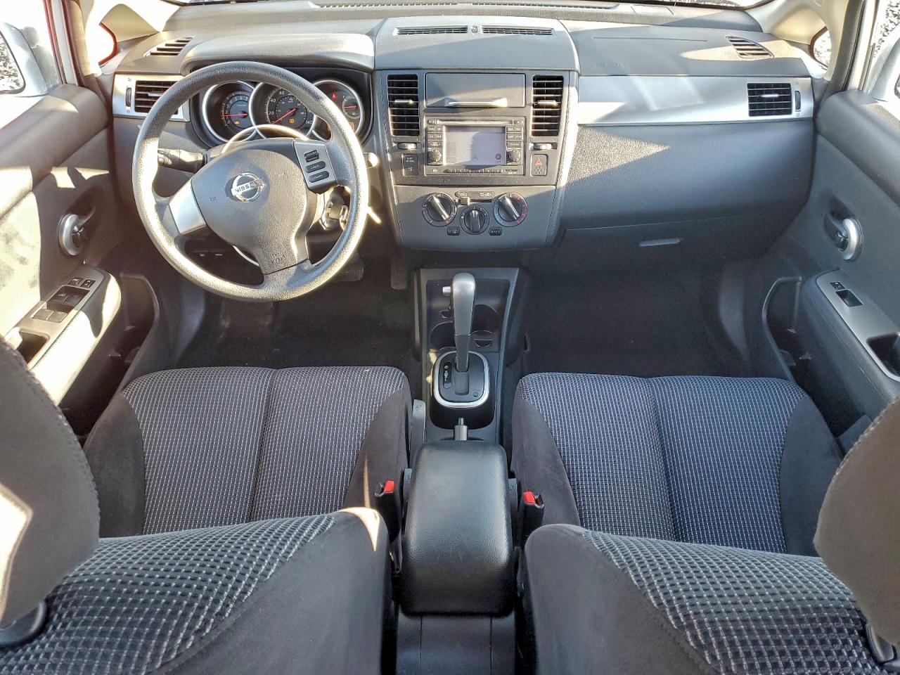Nissan Versa S Image 7