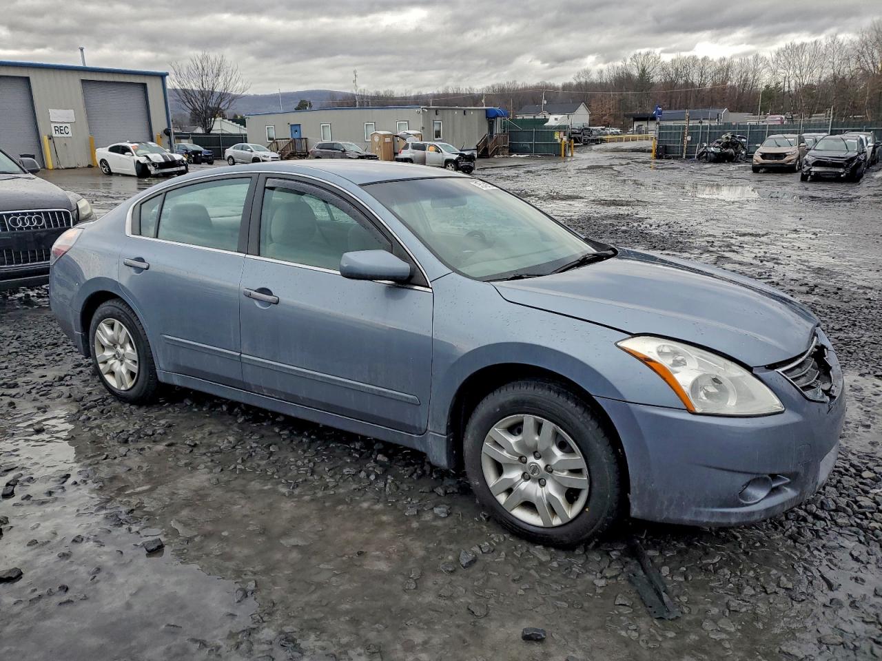 Nissan Altima Base Image 7