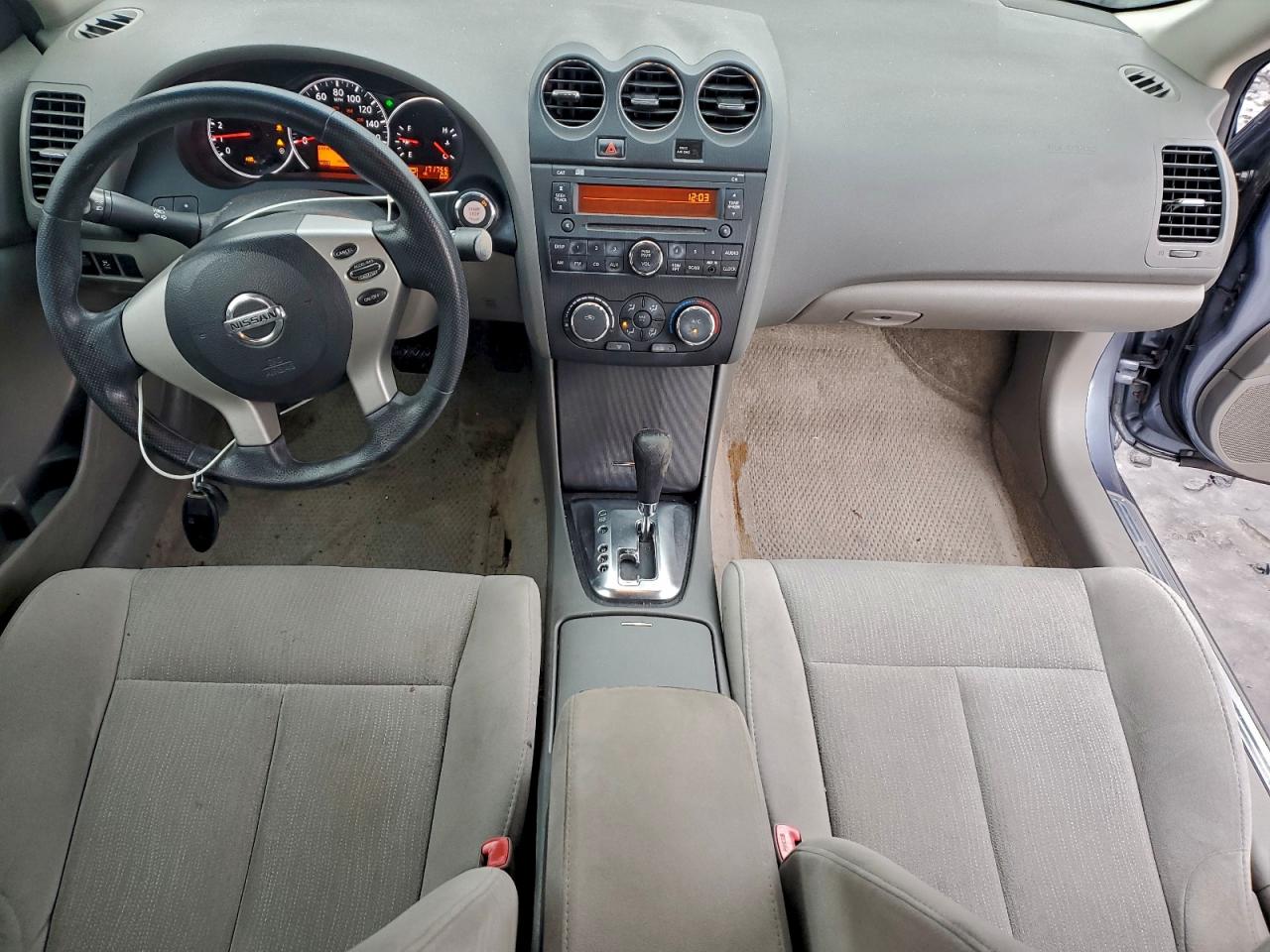 Nissan Altima Base Image 10