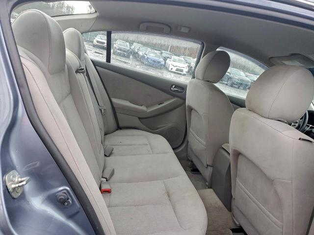 Nissan Altima Base Image 11