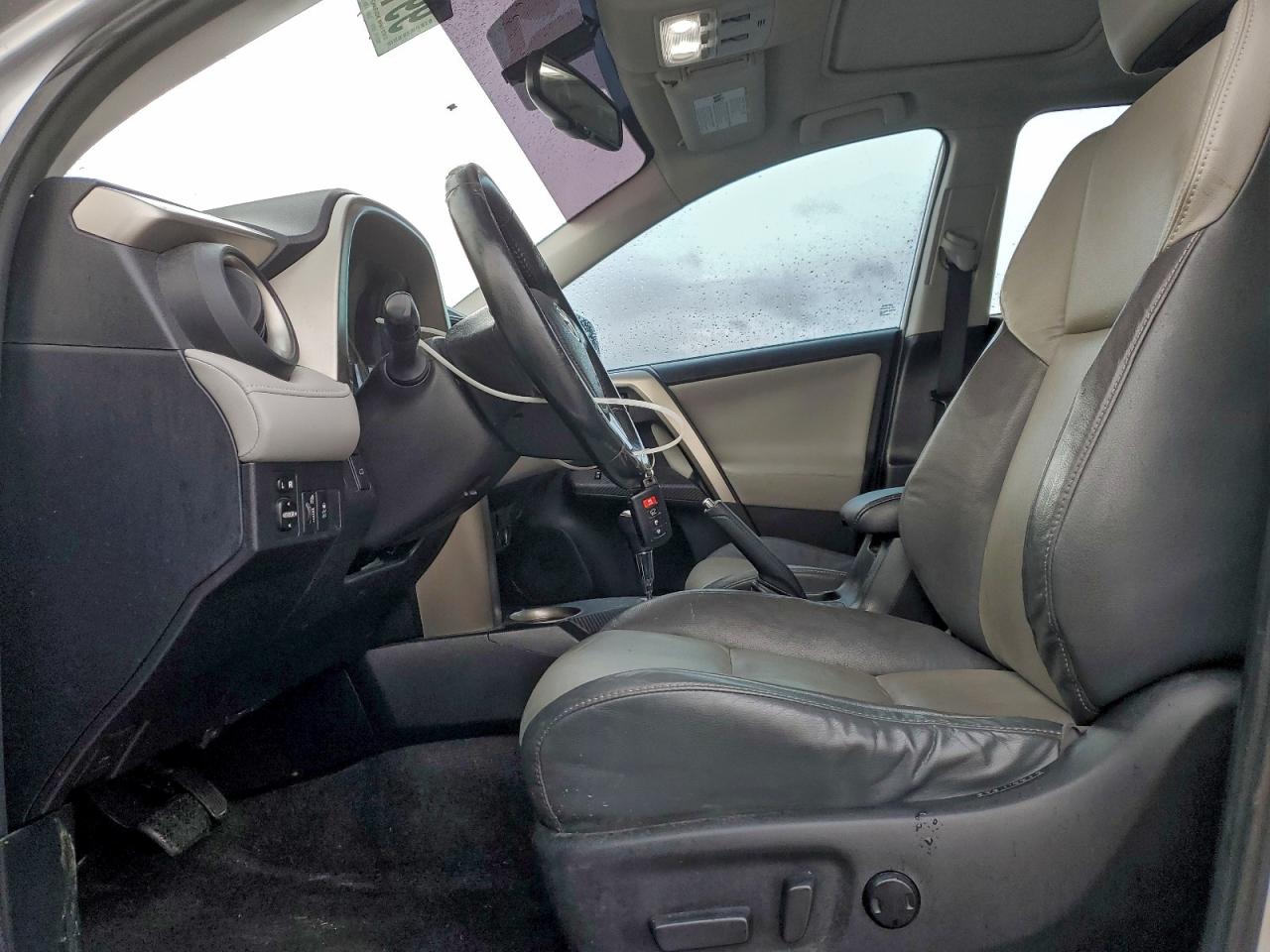 Toyota RAV4 Limited Image 4