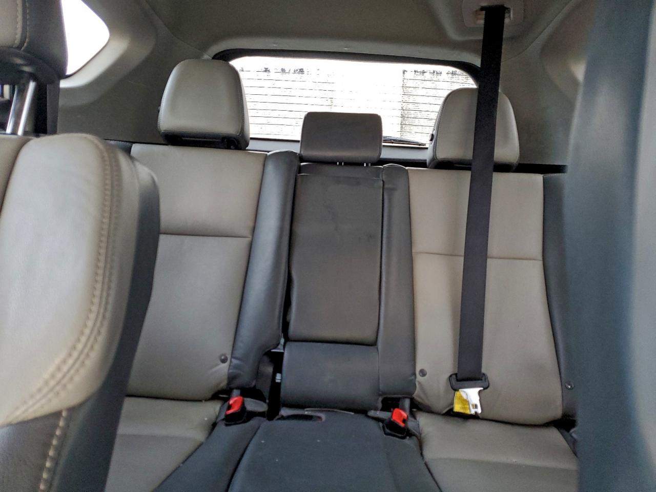 Toyota RAV4 Limited Image 8