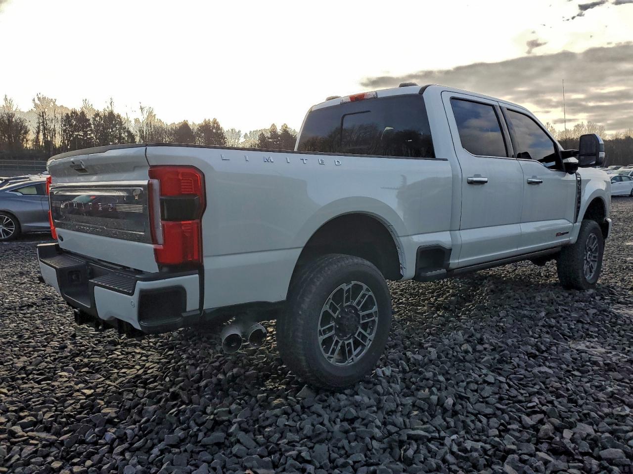 Ford F-350 Super Duty Image 2