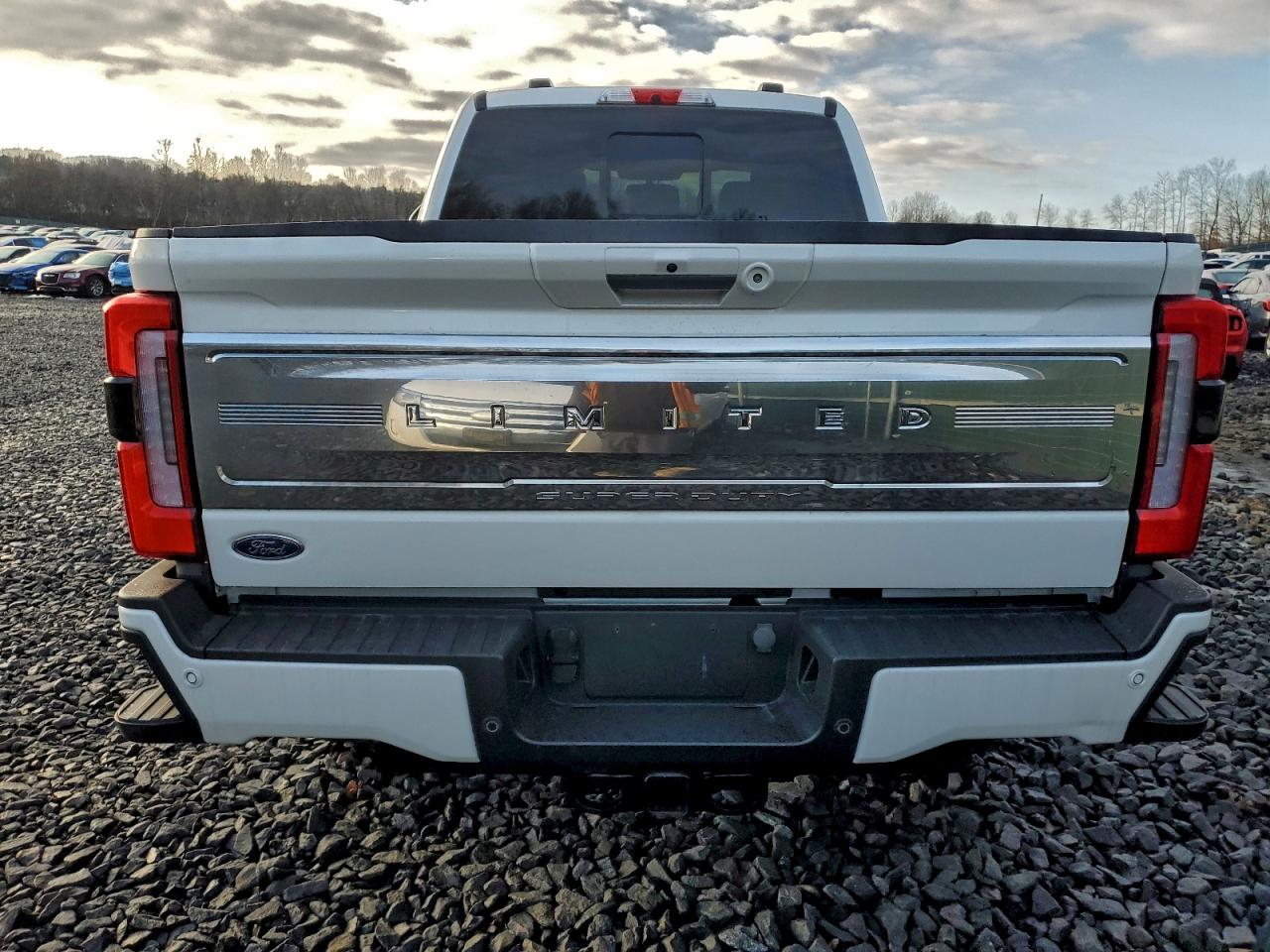 Ford F-350 Super Duty Image 6