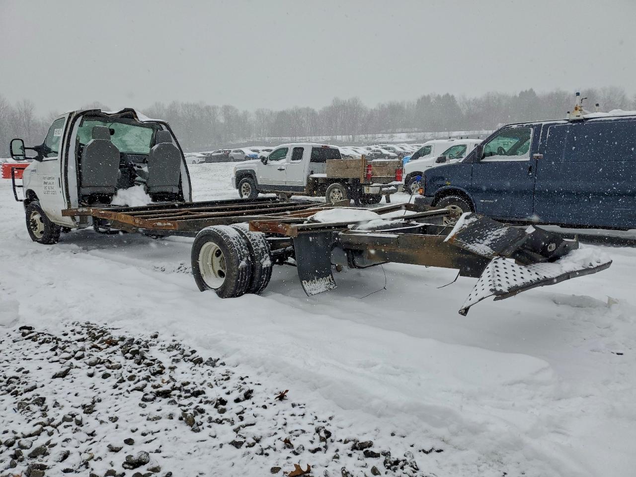 Ford E-450 E450 Super Duty Cutaway Van Image 6