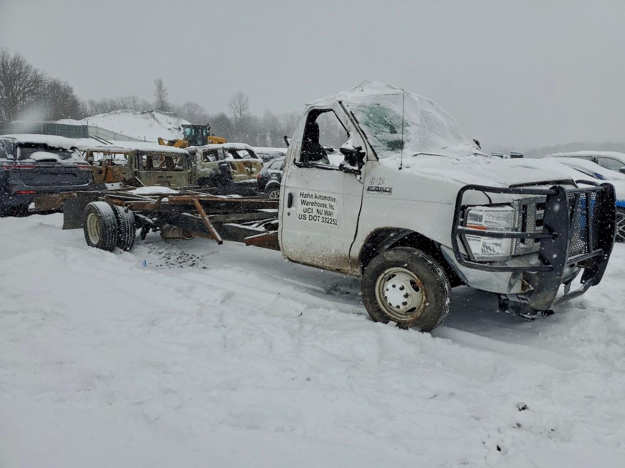 Ford E-450 E450 Super Duty Cutaway Van Image 7