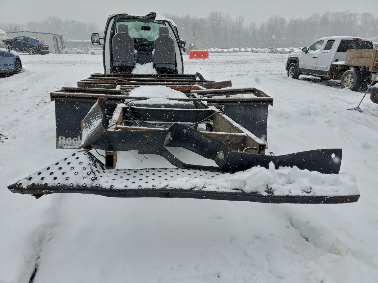 Ford E-450 E450 Super Duty Cutaway Van Image 3