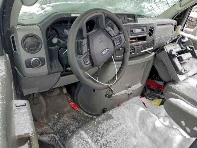 Ford E-450 E450 Super Duty Cutaway Van Image 5