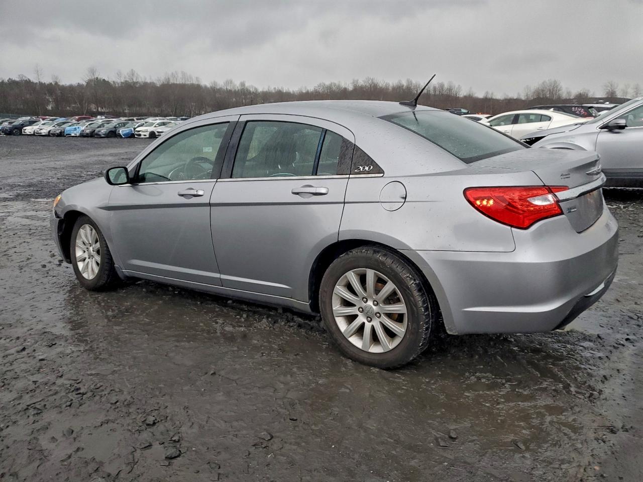 Chrysler 200 Touring Image 3