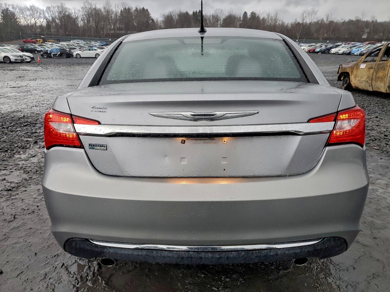 Chrysler 200 Touring Image 6