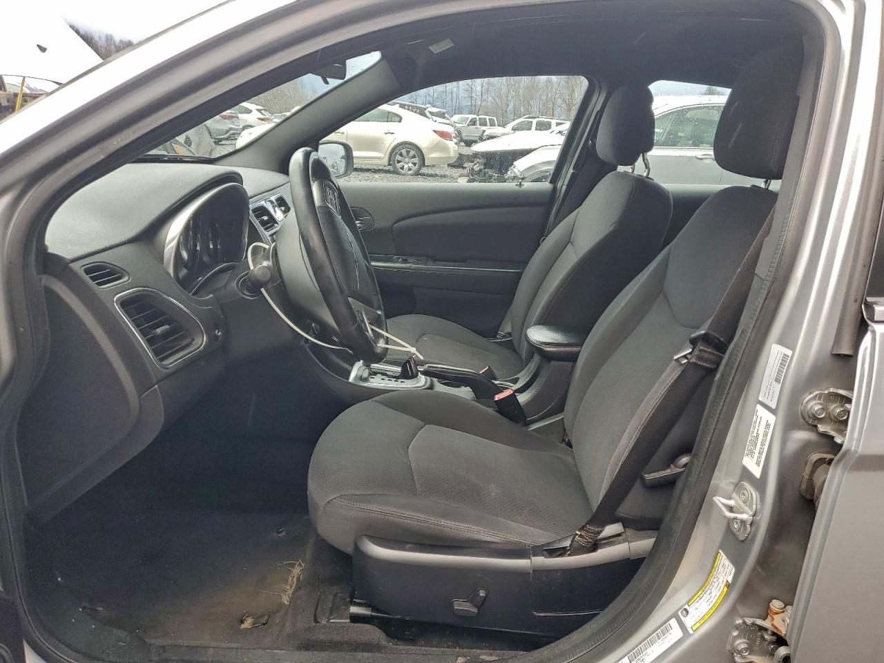 Chrysler 200 Touring Image 4