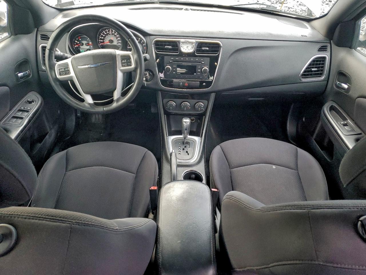 Chrysler 200 Touring Image 7