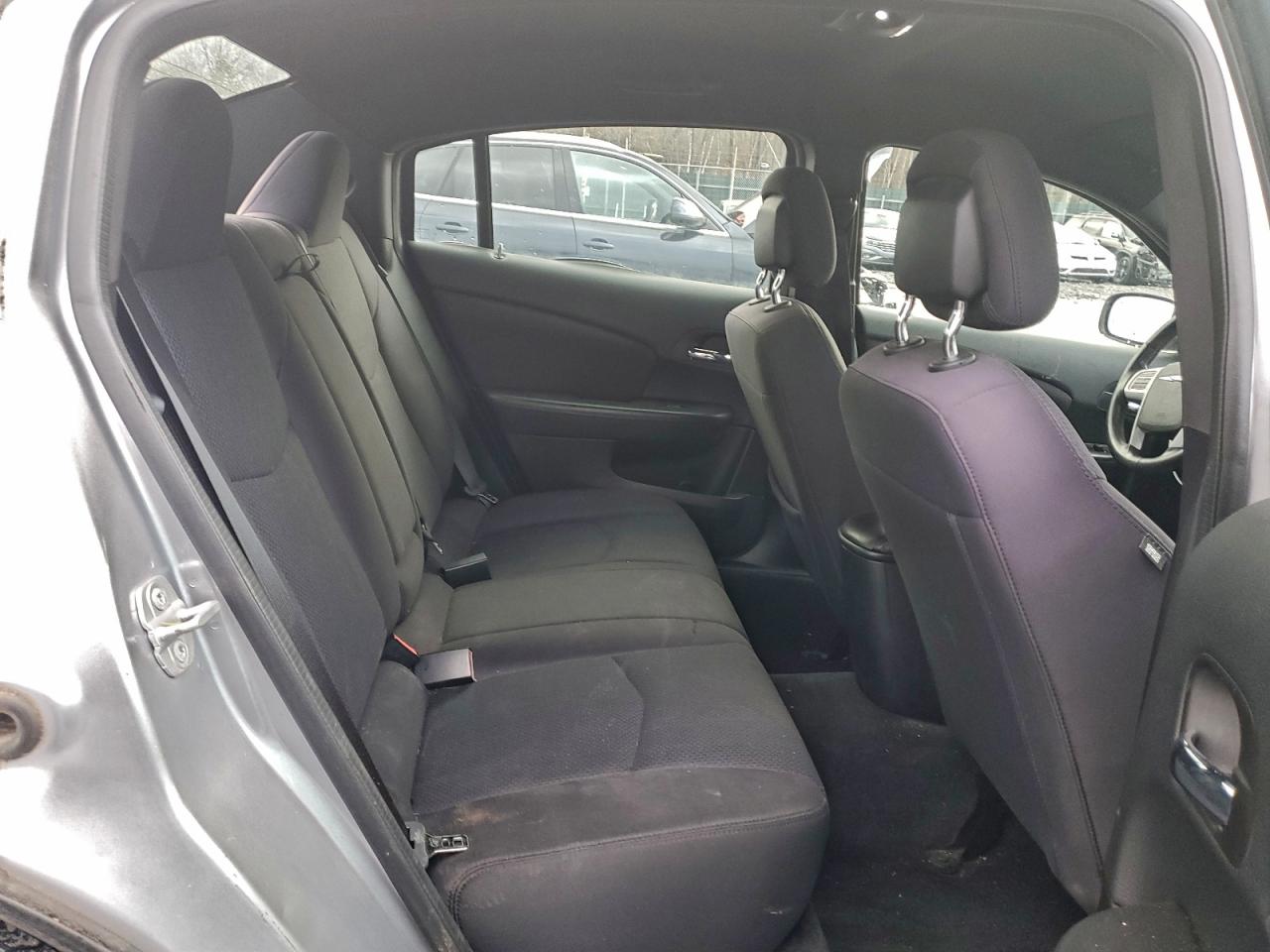 Chrysler 200 Touring Image 2