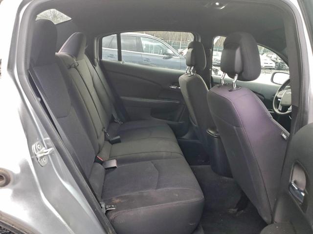 Chrysler 200 Touring Image 2