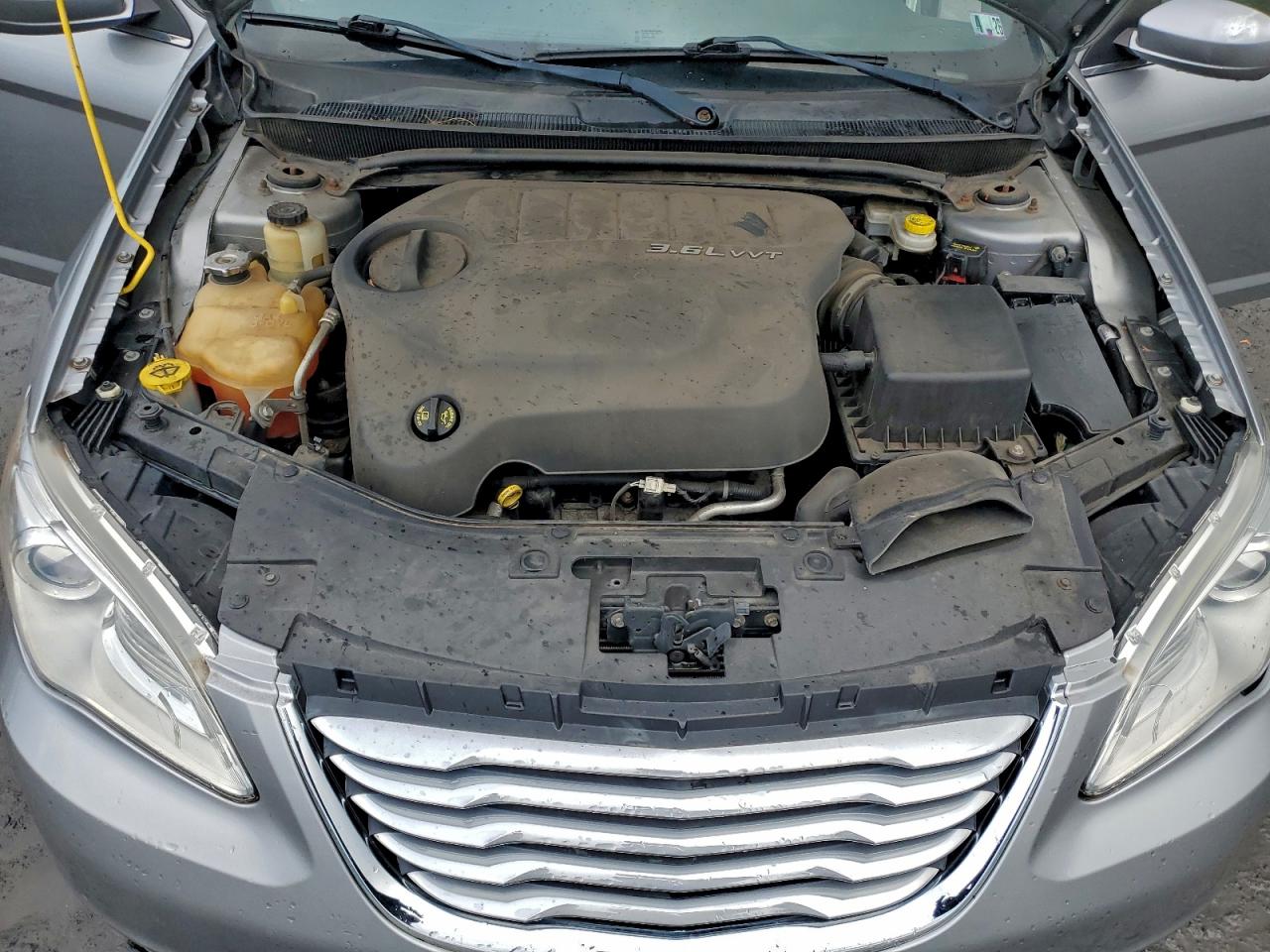 Chrysler 200 Touring Image 12