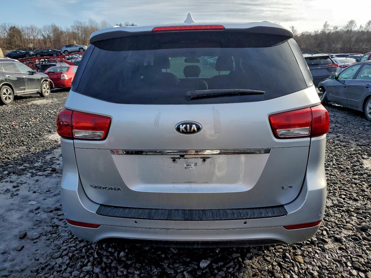 Kia Sedona Lx Image 2