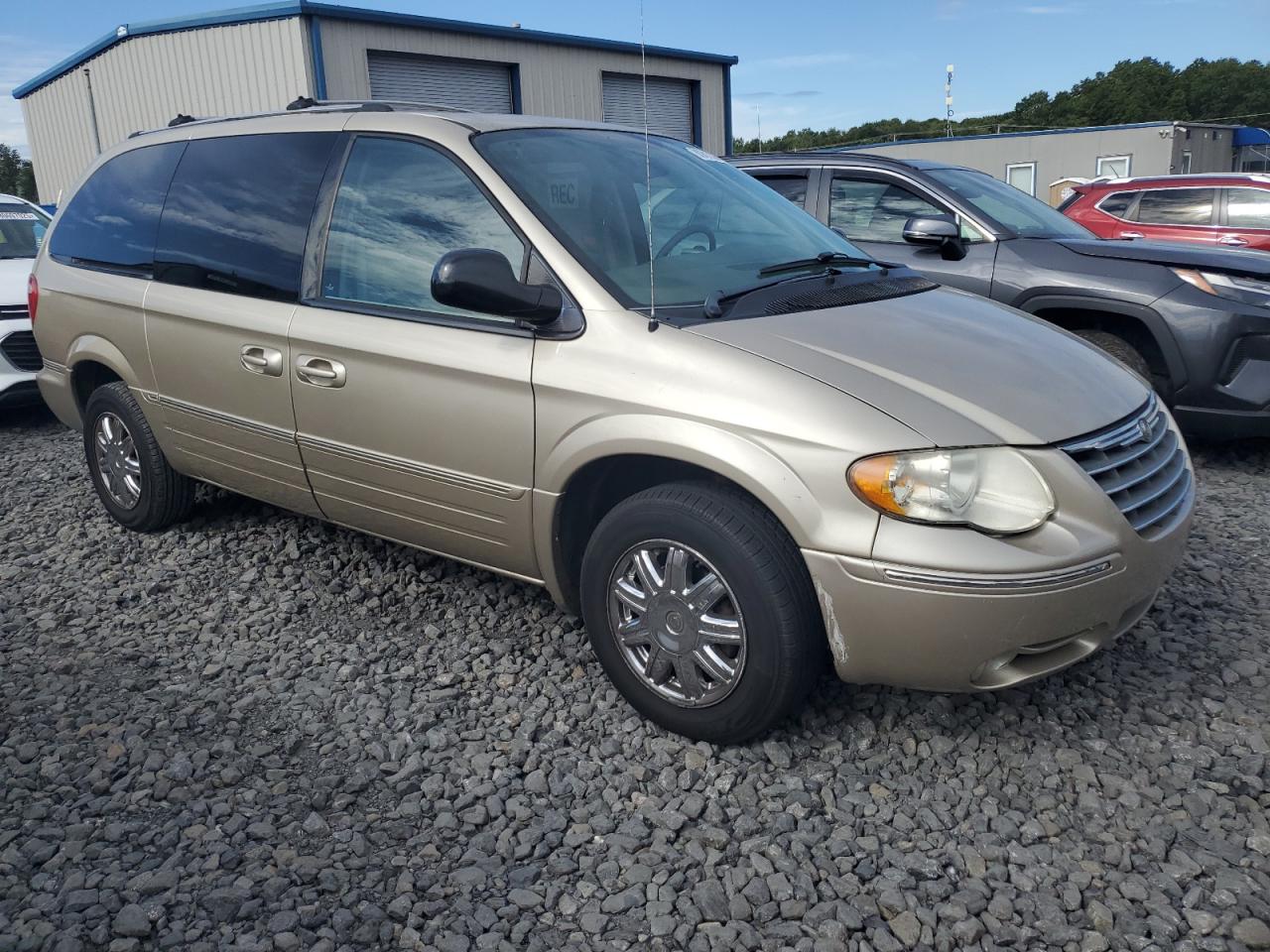 Chrysler Minivan Limited Image 2
