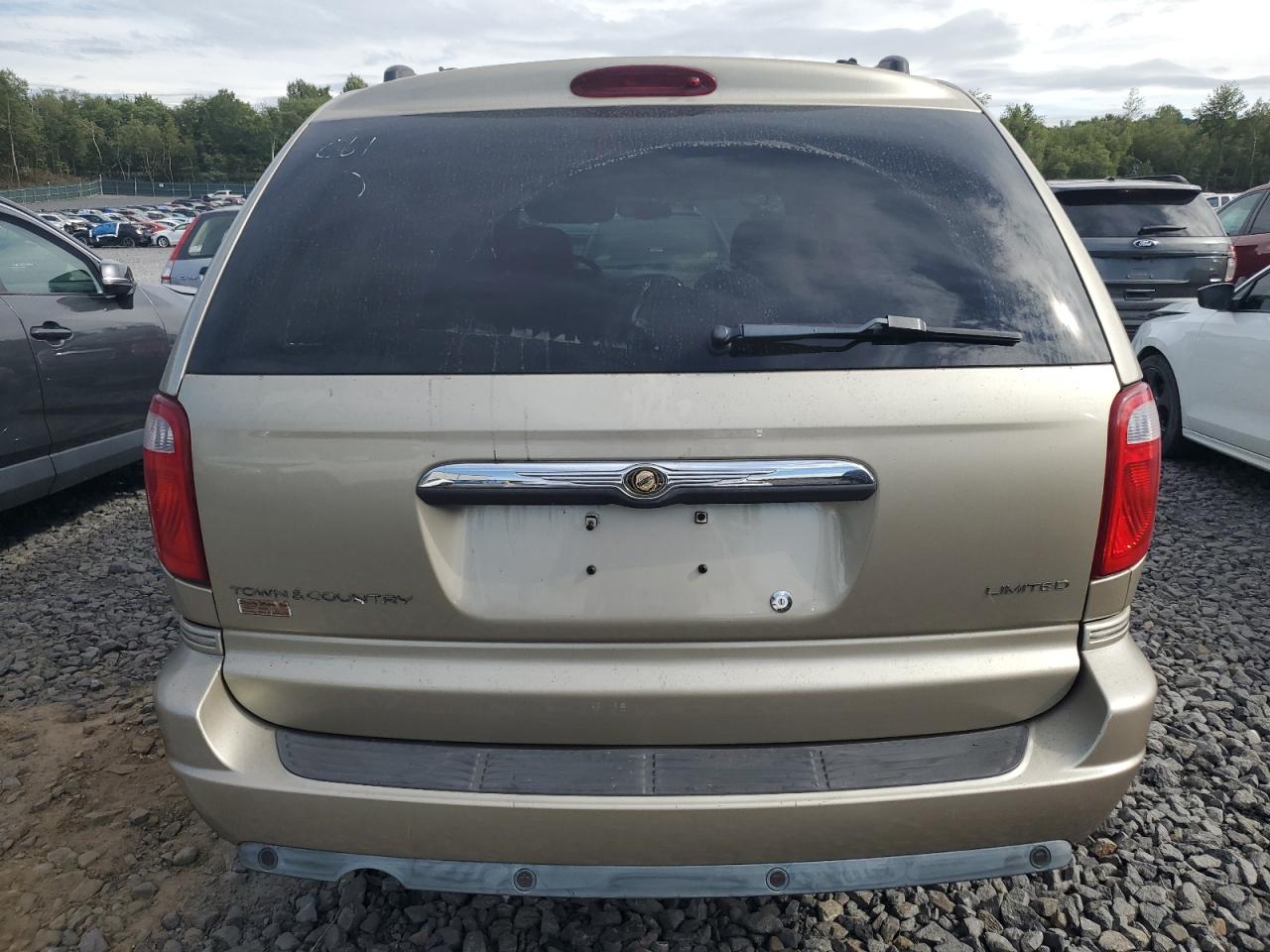 Chrysler Minivan Limited Image 11