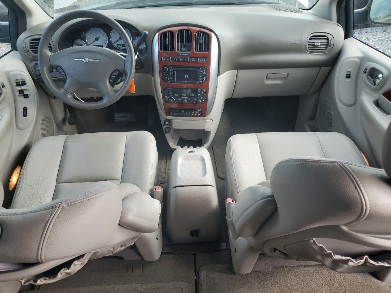 Chrysler Minivan Limited Image 6