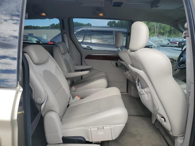 Chrysler Minivan Limited Image 4