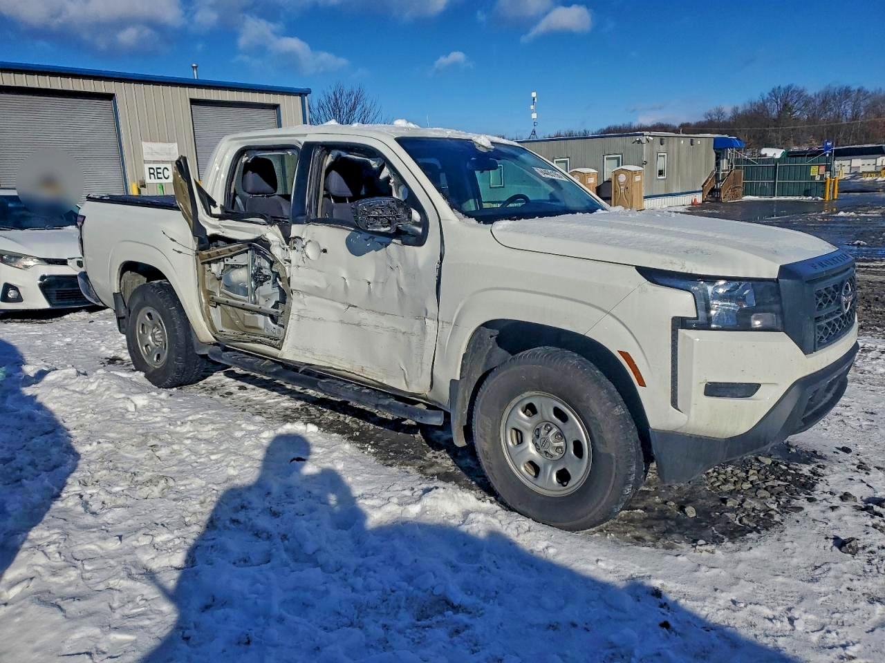 Nissan Frontier S Image 2