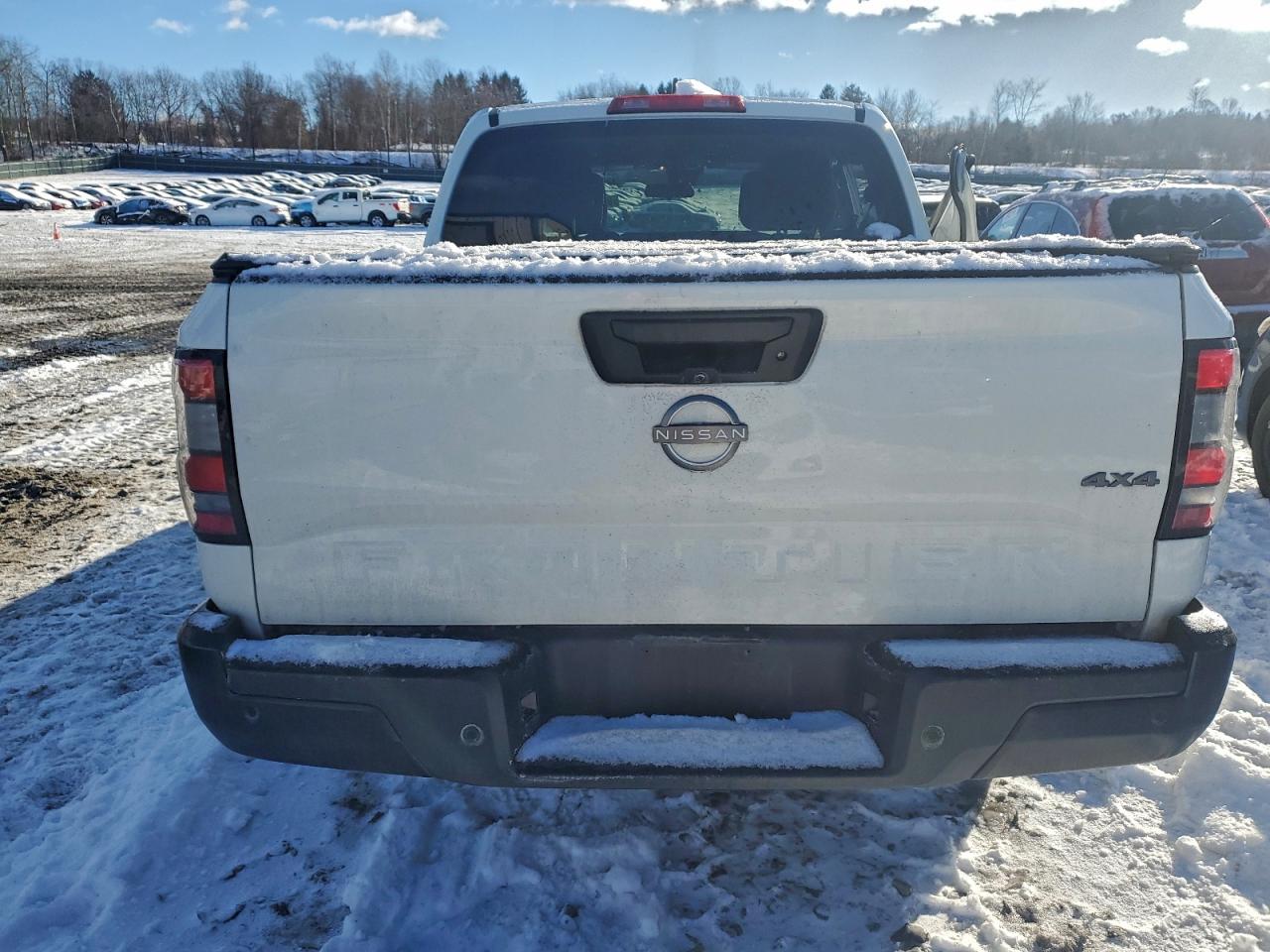 Nissan Frontier S Image 8